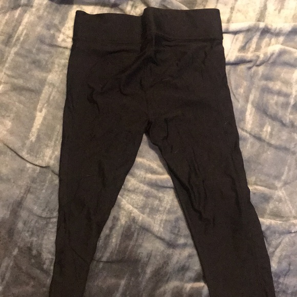 Underarmour capris size medium, black new condition - Picture 3 of 3